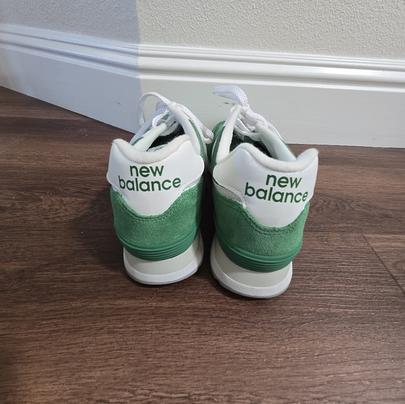 MENS 8.5 New Balance sneakers - Picture 3 of 8